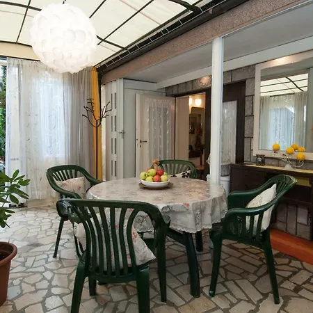 Nives Apartman *